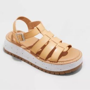New with Tags Women's Justine Platform Sandals - Universal Thread™ Tan 7.5
